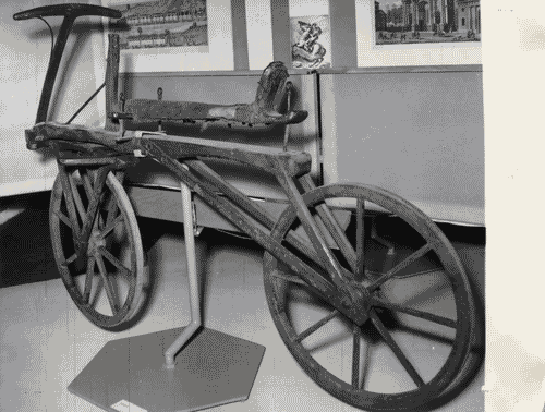 Image for IX Triennale - Mostre temporanee - Mostra didattica sull'evoluzione della bicicletta - Bicicletta d'epoca in legno