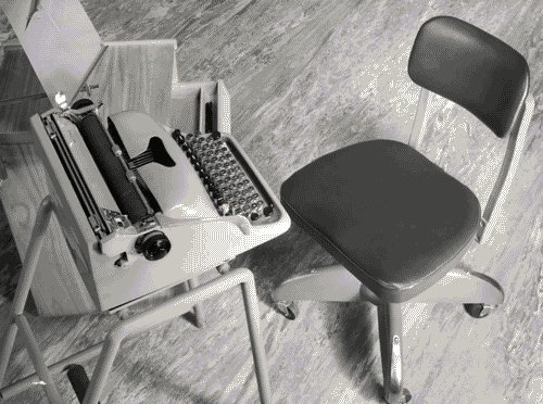 Image for IX Triennale - Architettura del lavoro - Macchina da scrivere Olivetti Lexikon 80 su carrello metallico - Mobiletto in legno con cassetti e cestino- Poltroncina girevole di Kardex italiano