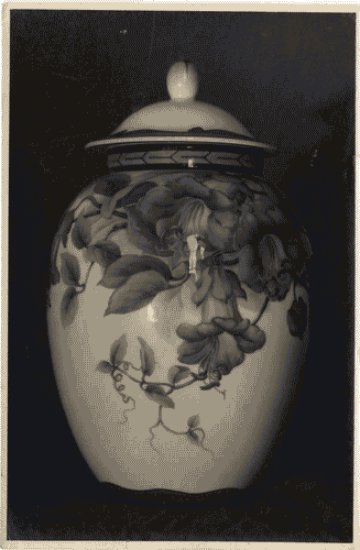 Image for III Biennale - Sezione Bing e Gröndahl manifattura di porcellana - Vaso con coperchio "Fiori" di Fanny Garde e Jo Hahnlocher