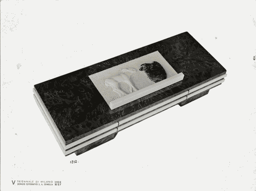 Image for V Triennale - Arti decorative e industriali - Sala dell'E.N.A.P.I. - Mobili e oggetti di legno - Portaguanti in radica di noce e avorio