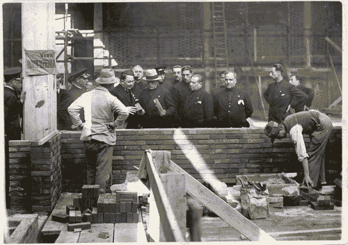 Image for Visita di Mussolini ai lavori della costruzione del Palazzo dell'Arte