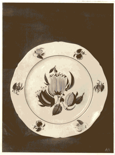 Image for III Biennale - Sezione dell'U.R.S.S. - Sala della Produzione della Fabbrica di Stato di Porcellana a Leningrado - Piatto in porcellana