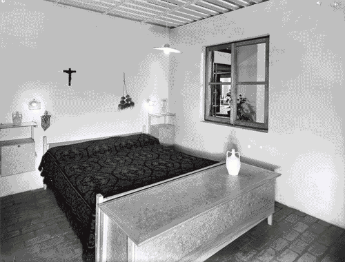 Image for X Triennale - Mostra della casa - Alloggio UNRRA-CASAS - Camera da letto matrimoniale - Luigi Piccinato - Francesco Gnecchi Ruscone - Giovanna Pericoli