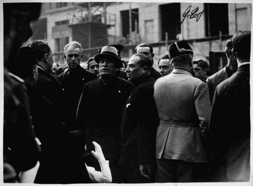 Image for Visita di Benito Mussolini al cantiere per la costruzione del Palazzo dell'Arte