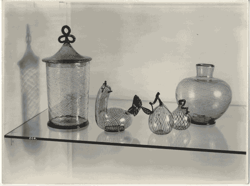Image for V Triennale - Arti decorative e industriali - Cristalli-metalli-illuminazione - Oggetti in vetro filigrano della casa Venini