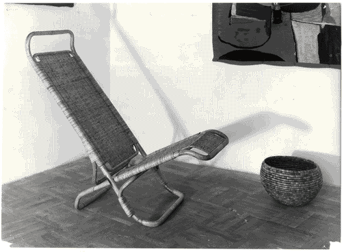 Image for XI Triennale - Mostra delle Produzioni d'arte - Sezione della Paglia - Poltrona a sdraio smontabile in vimini e cesto di paglia - Carlo Mazzoni