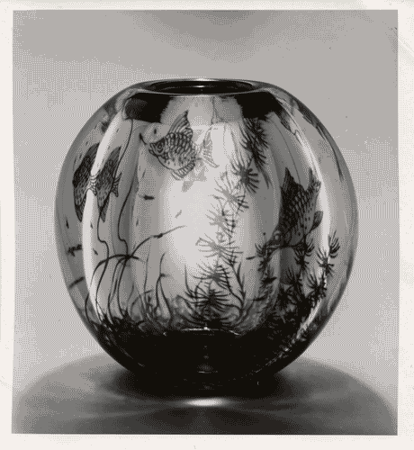 Image for V Triennale - Arti decorative e industriali - Mostre estere - Svezia - Vaso in cristallo Orrefors di Edward Hald