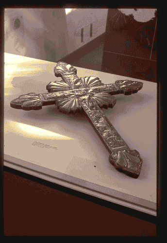 Image for XVI Triennale - Terzo ciclo - Conoscenza della città - Città di fondazione. Le "reducciones" gesuitiche nel Paraguay tra il XVII e il XVIII secolo -Croce d'argento sbalzato