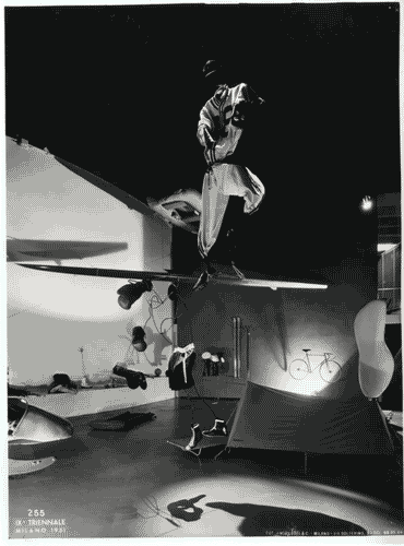 Image for IX Triennale - Forma e colore nello sport - Manichini di Roberto Crippa con abbigliamento per baseball e pugilato