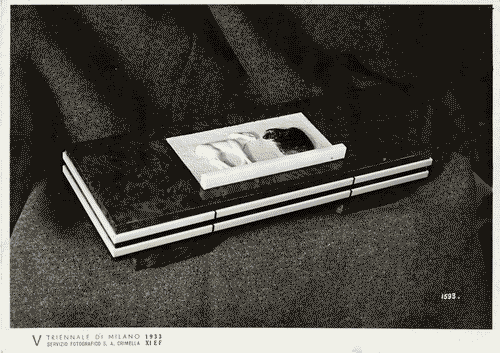 Image for V Triennale - Arti decorative e industriali - Sala dell'E.N.A.P.I. - Mobili e oggetti di legno - Portaguanti in radica di noce e avorio