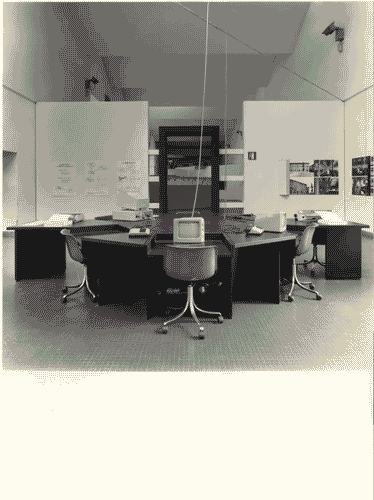 Image for Il luogo del lavoro - Il presente possibile e da pretendere - la biblioteca accessibile - Allestimento di postazione per consultazione del catalogo