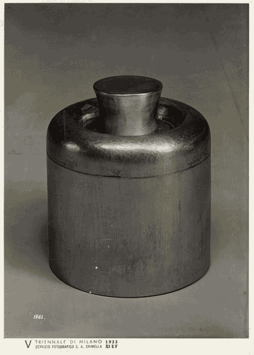 Image for V Triennale - Arti decorative e industriali - Sala dell'E.N.A.P.I. - Oggetti di metallo - Scatola in argento