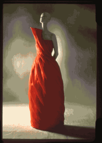 Image for Tra moda e design, linea infinita - Abito da sera di Valentino