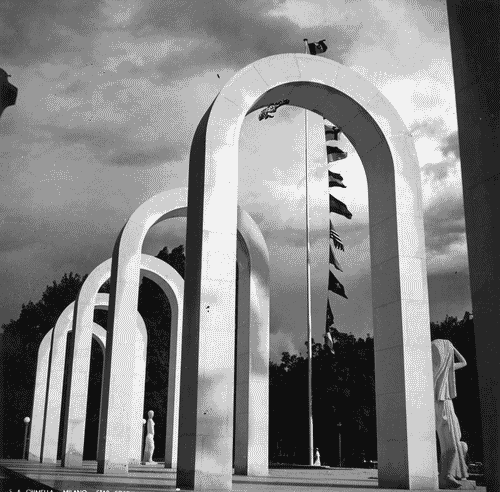 Image for V Triennale - Piazzale d'onore - Archi ornamentali di Mario Sironi