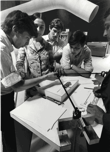 Image for XIV Triennale - Mostra del grande numero - Introduzione - Rassegna del prodotto individuale ad alto livello tecnologico - Harmonograph, macchina sperimentale per lo studio delle oscillazioni sovrapposte