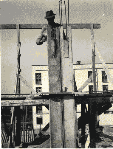 Image for IX Triennale - Quartiere sperimentale della Triennale di Milano (QT8) - Lavori di costruzione della casa a quattro piani con sistema Gaburri - Gabriele Mucchi