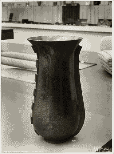 Image for VI Triennale - Sezione dell'E.N.A.P.I. - Ceramiche - Vaso in ceramica